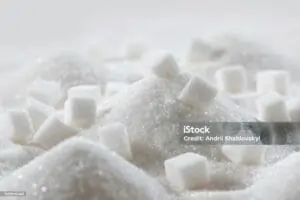 white granulated sugar and refined sugar cubes